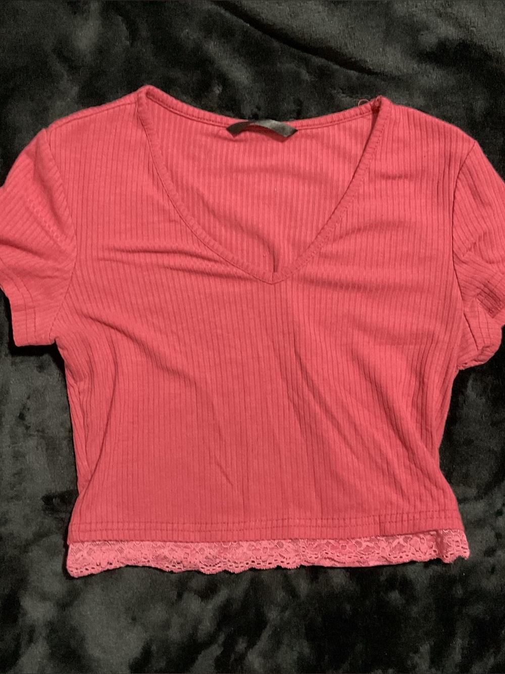 SHEIN Ribbed V‑Neck Lace Trim Crop Top - Rose Pink